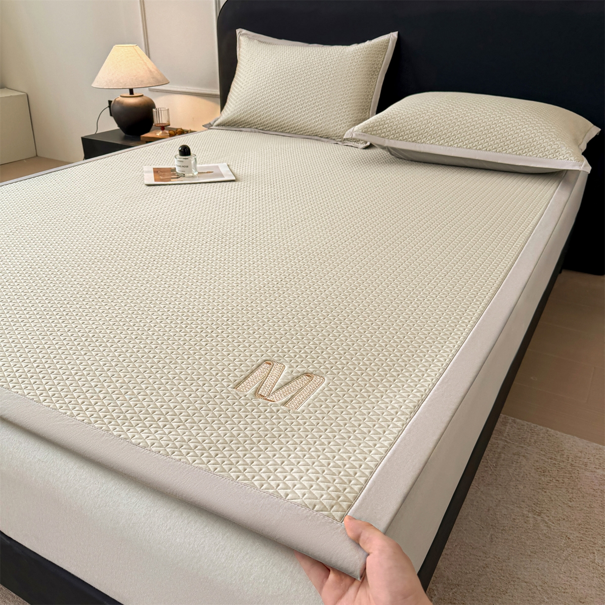 91家纺网 家纺一手货源 找家纺 鑫姿席业 2026新款夏季高端竹席pe藤席空调软席可水洗席子凉席-慕尚M纹 床席款-慕尚M纹-灰