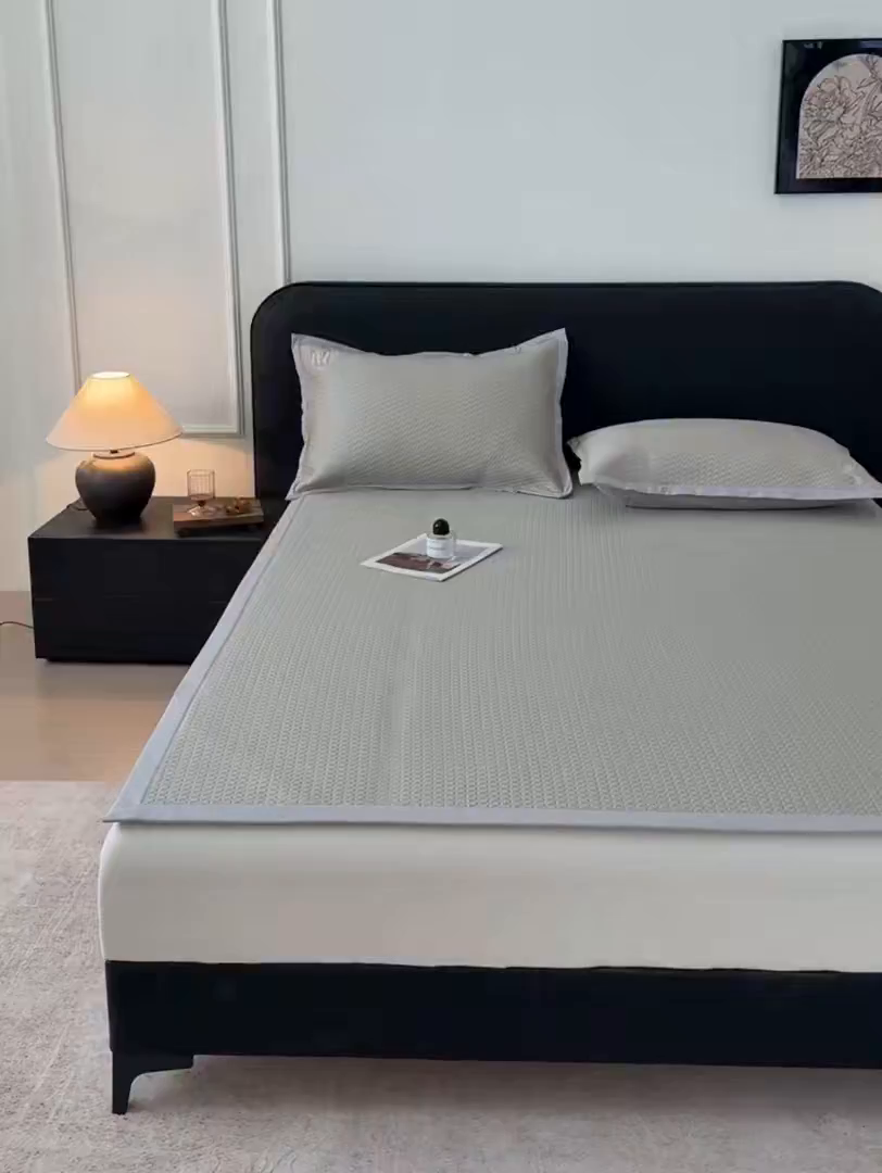 91家纺网 家纺一手货源 找家纺 鑫姿席业 2026新款夏季高端竹席pe藤席空调软席可水洗席子凉席-慕尚M纹 床席款-慕尚M纹-灰