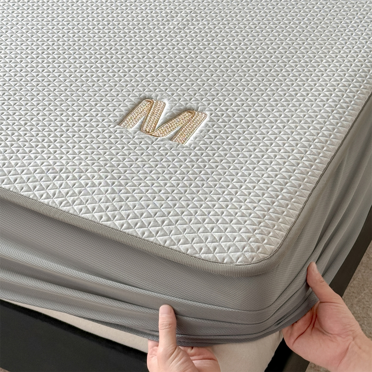 91家纺网 家纺一手货源 找家纺 鑫姿席业 2026新款夏季高端竹席pe藤席空调软席可水洗席子凉席-慕尚M纹 床席款-慕尚M纹-咖