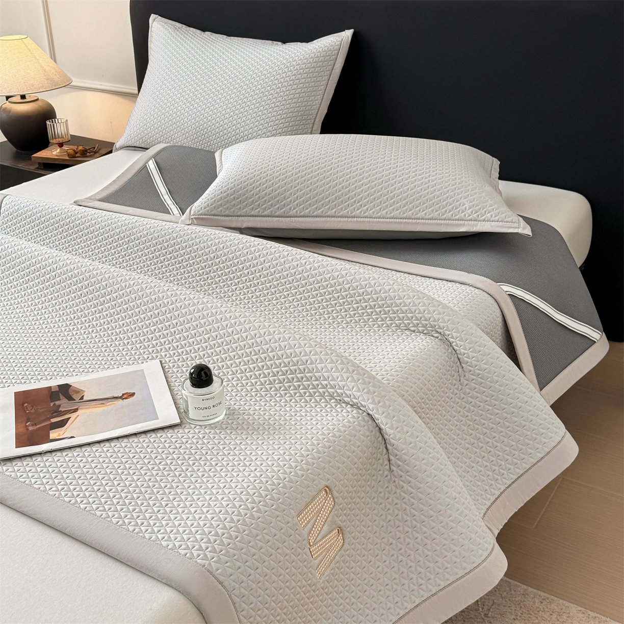 91家纺网 家纺一手货源 找家纺 鑫姿席业 2026新款夏季高端竹席pe藤席空调软席可水洗席子凉席-慕尚M纹 床笠款-慕尚M纹-绿