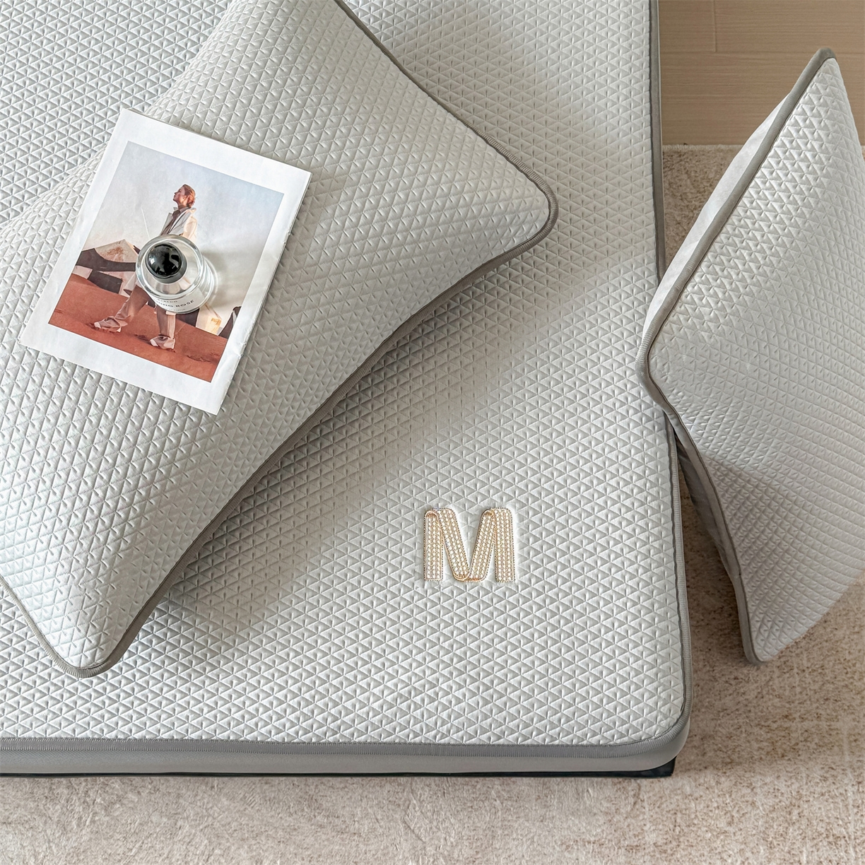 91家纺网 家纺一手货源 找家纺 鑫姿席业 2026新款夏季高端竹席pe藤席空调软席可水洗席子凉席-慕尚M纹 床席款-慕尚M纹-咖