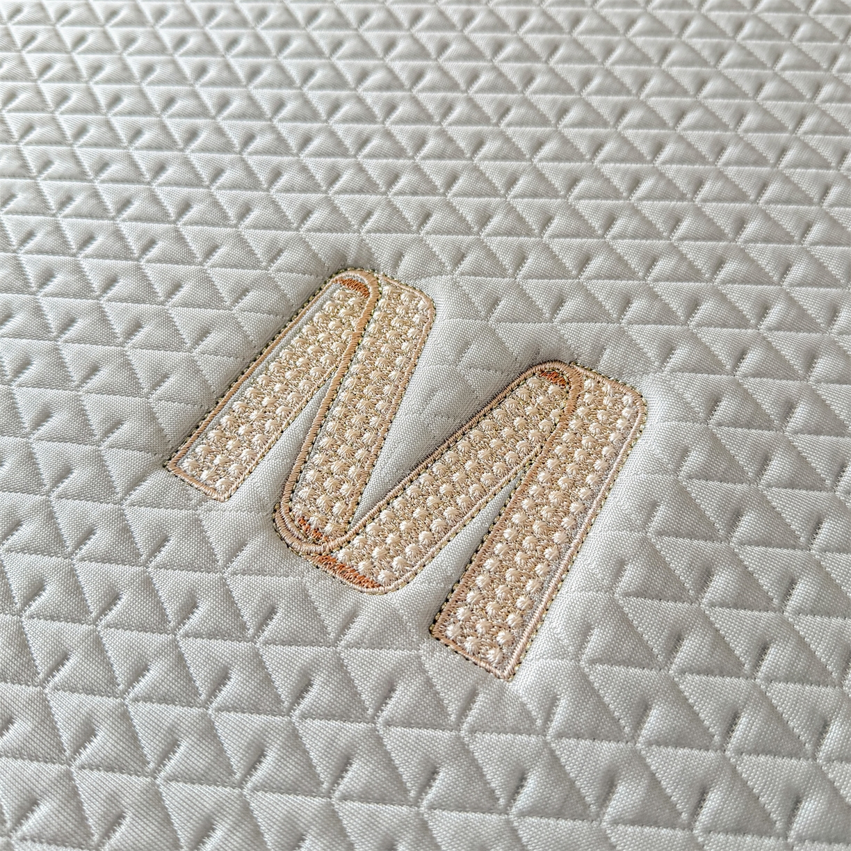 91家纺网 家纺一手货源 找家纺 鑫姿席业 2026新款夏季高端竹席pe藤席空调软席可水洗席子凉席-慕尚M纹 床席款-慕尚M纹-咖