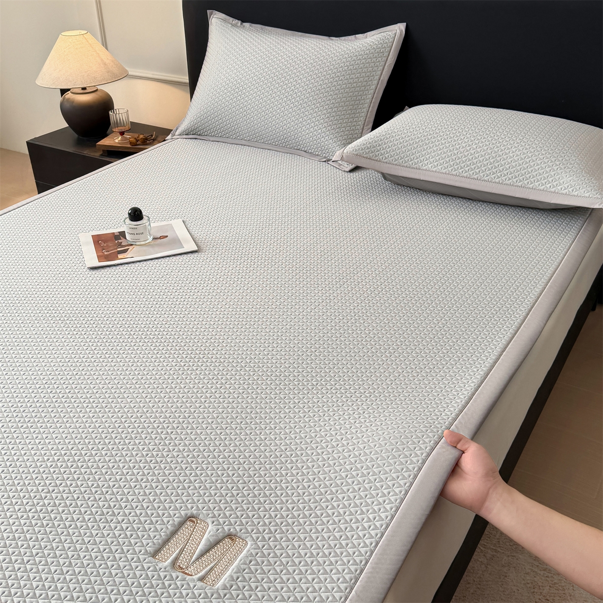 91家纺网 家纺一手货源 找家纺 鑫姿席业 2026新款夏季高端竹席pe藤席空调软席可水洗席子凉席-慕尚M纹 床笠款-慕尚M纹-绿