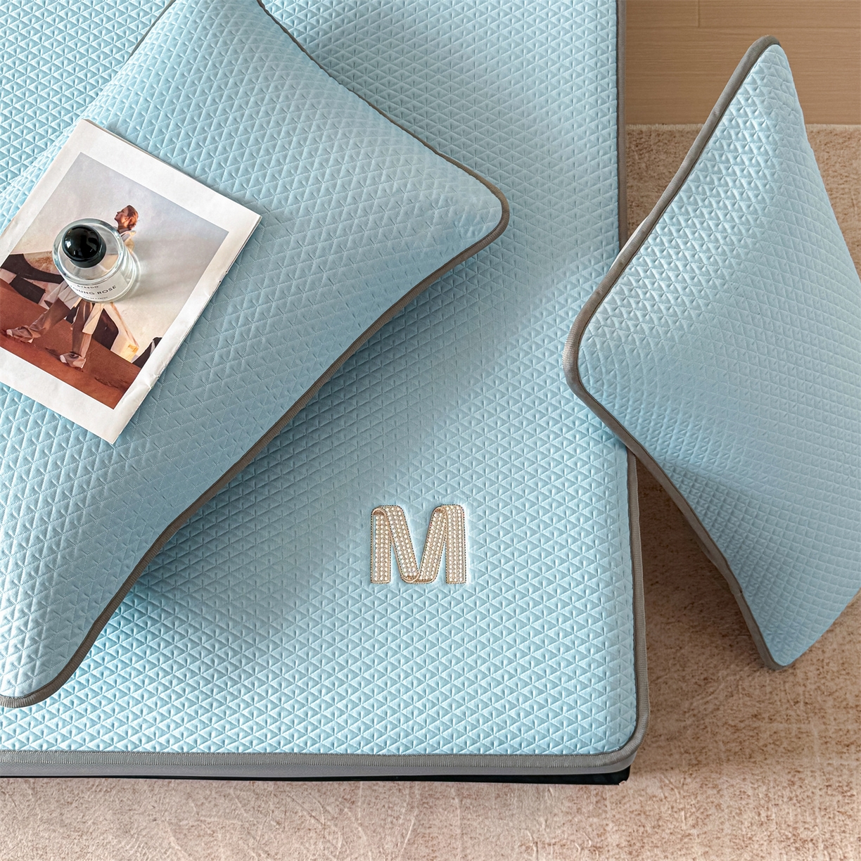 91家纺网 家纺一手货源 找家纺 鑫姿席业 2026新款夏季高端竹席pe藤席空调软席可水洗席子凉席-慕尚M纹 床笠款-慕尚M纹-咖