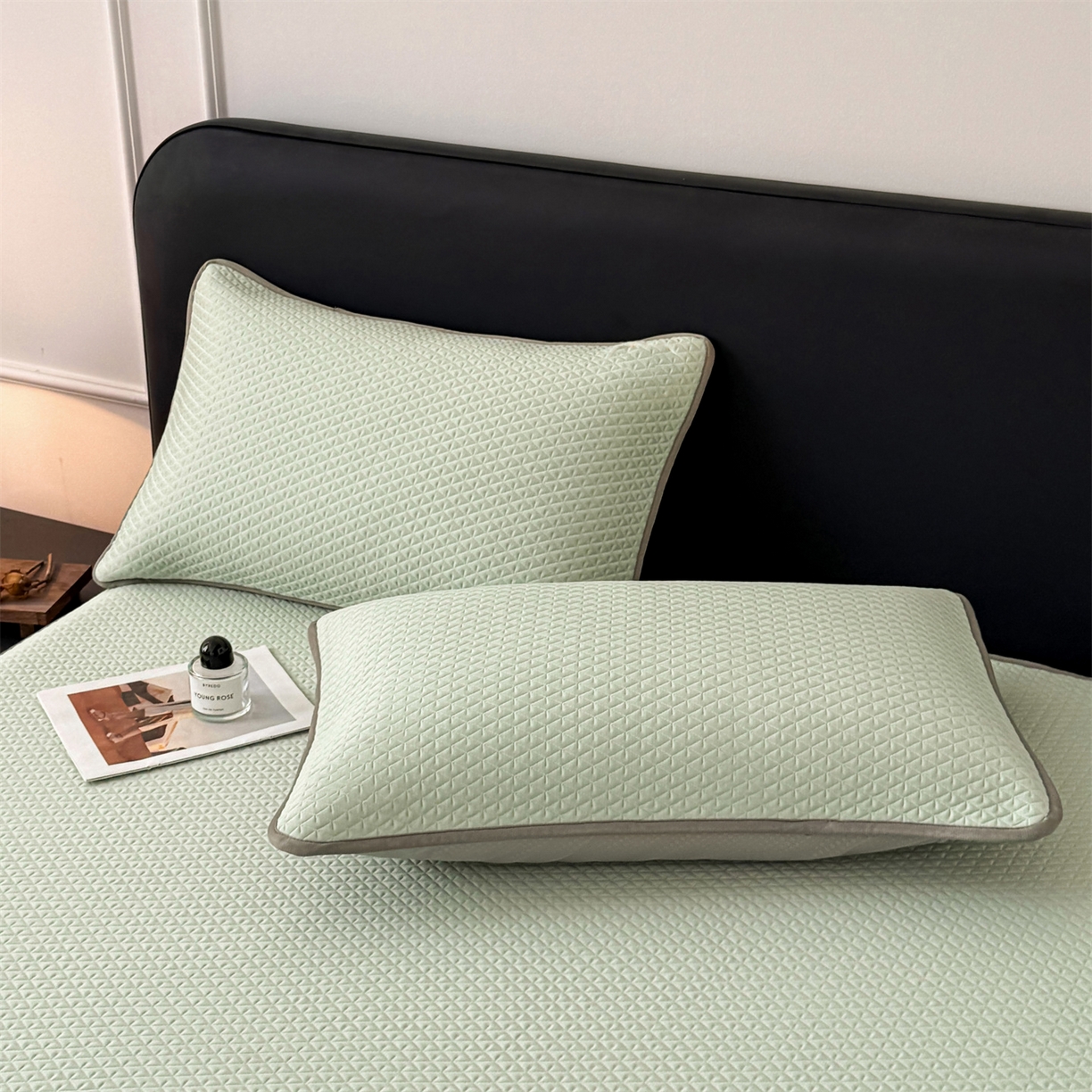 91家纺网 家纺一手货源 找家纺 鑫姿席业 2026新款夏季高端竹席pe藤席空调软席可水洗席子凉席-慕尚M纹 床笠款-慕尚M纹-蓝