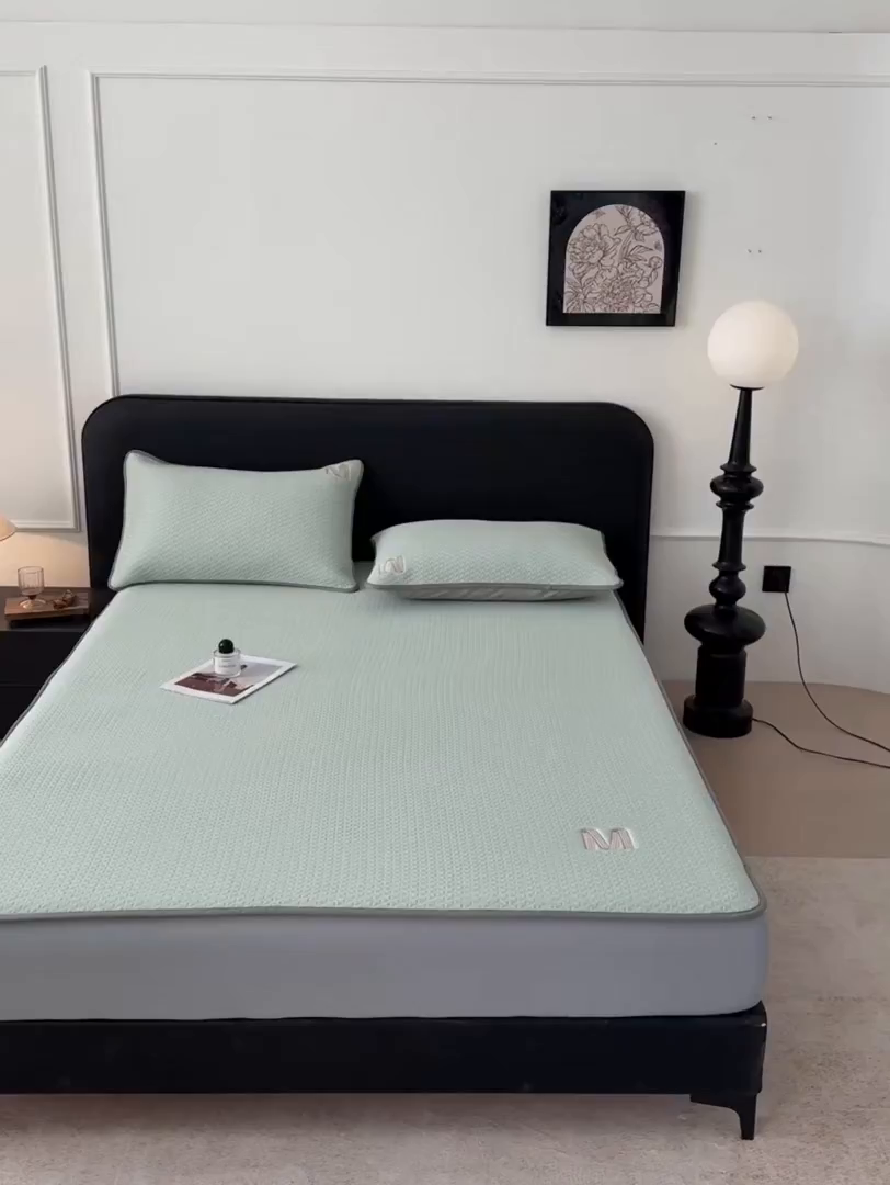 91家纺网 家纺一手货源 找家纺 鑫姿席业 2026新款夏季高端竹席pe藤席空调软席可水洗席子凉席-慕尚M纹 床笠款-慕尚M纹-蓝