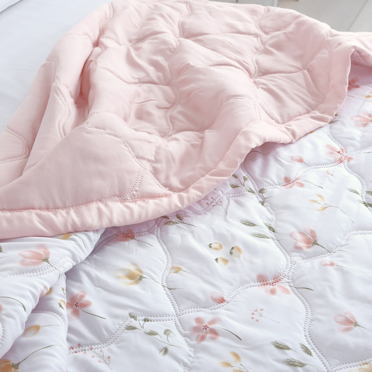 91家纺网 家纺一手货源 找家纺 好欣怡 2026新款水洗棉夏被 柔粉花事