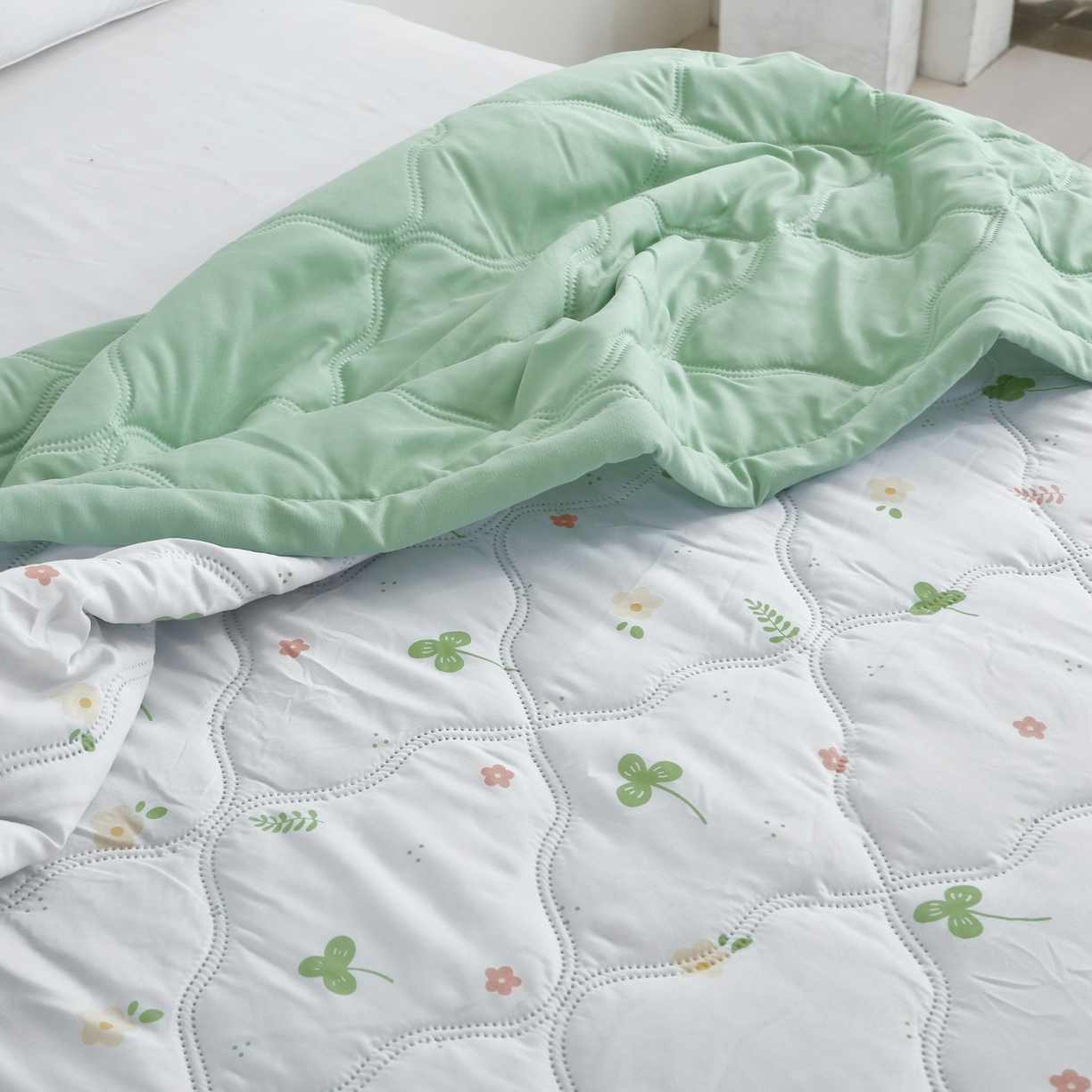 91家纺网 家纺一手货源 找家纺 好欣怡 2026新款水洗棉夏被 三叶草