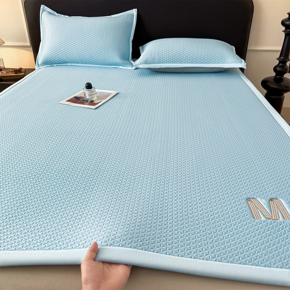 91家纺网 家纺一手货源 找家纺 鑫姿席业 2026新款夏季高端竹席pe藤席空调软席可水洗席子凉席-慕尚M纹 床席款-慕尚M纹-蓝