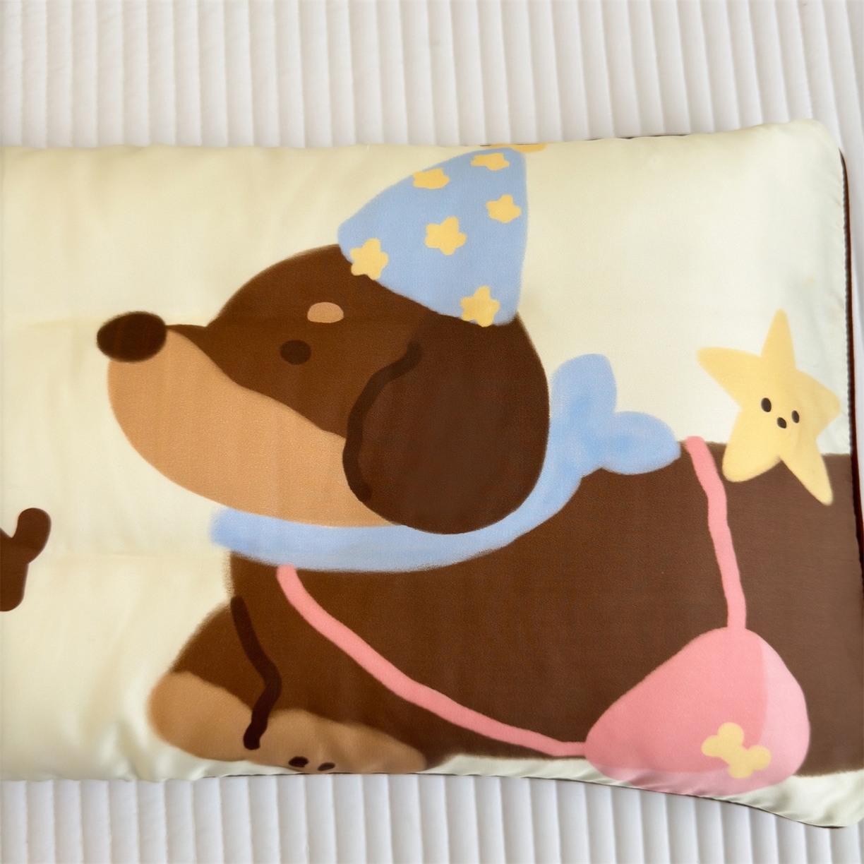 91家纺网 家纺一手货源 找家纺 雯豆家纺 2026新款60支蓝精天丝枕套儿童卡通枕芯定位大版枕头套 天丝-快乐小狗