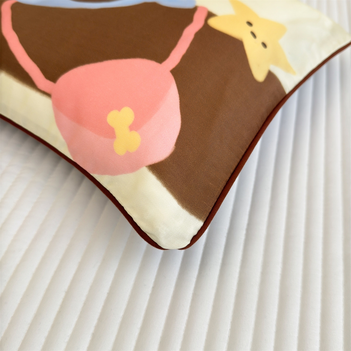 91家纺网 家纺一手货源 找家纺 雯豆家纺 2026新款60支蓝精天丝枕套儿童卡通枕芯定位大版枕头套 天丝-快乐小狗