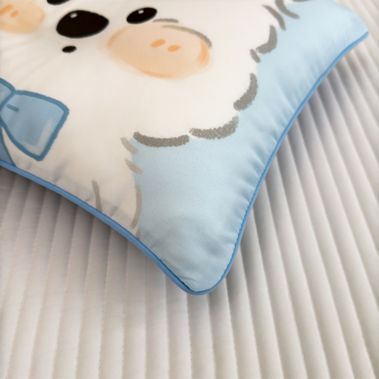 91家纺网 家纺一手货源 找家纺 雯豆家纺 2026新款60支蓝精天丝枕套儿童卡通枕芯定位大版枕头套 天丝-旺财