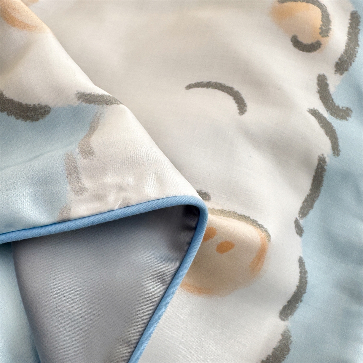 91家纺网 家纺一手货源 找家纺 雯豆家纺 2026新款60支蓝精天丝枕套儿童卡通枕芯定位大版枕头套 天丝-旺财