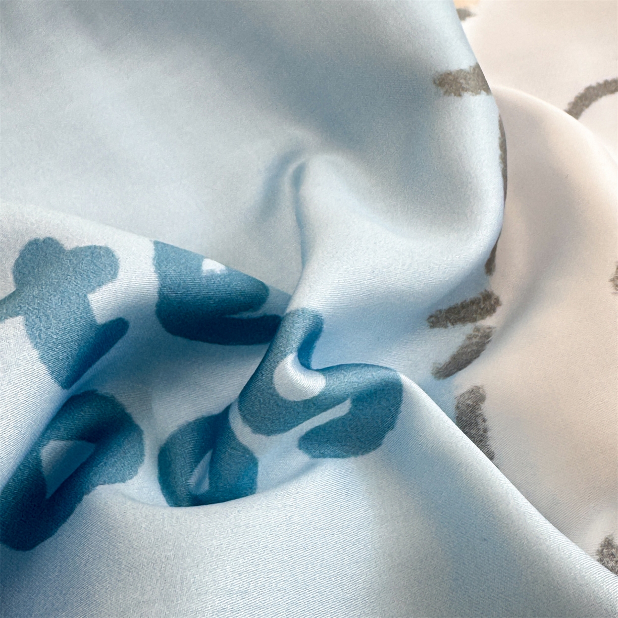 91家纺网 家纺一手货源 找家纺 雯豆家纺 2026新款60支蓝精天丝枕套儿童卡通枕芯定位大版枕头套 天丝-旺财