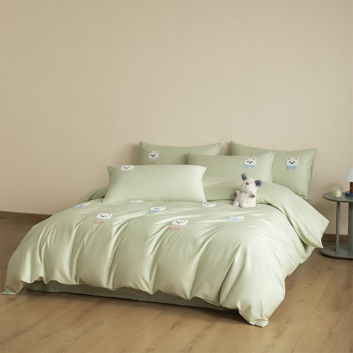 91家纺网 家纺一手货源 找家纺 857家居 2026新款全棉毛巾绣四件套 奶绿狗