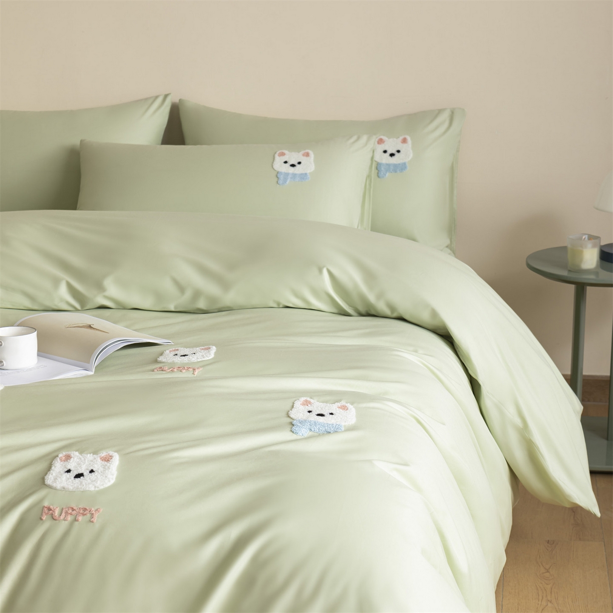 91家纺网 家纺一手货源 找家纺 857家居 2026新款全棉毛巾绣四件套 奶绿狗