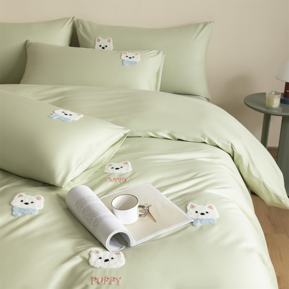 91家纺网 家纺一手货源 找家纺 857家居 2026新款全棉毛巾绣四件套 奶绿狗