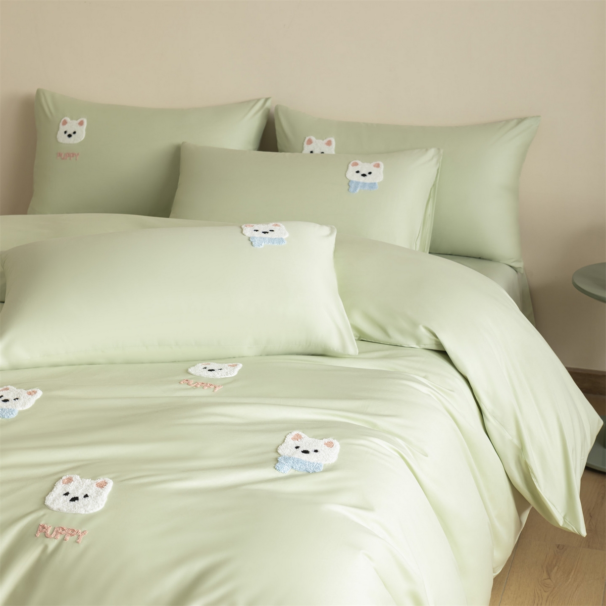 91家纺网 家纺一手货源 找家纺 857家居 2026新款全棉毛巾绣四件套 奶绿狗