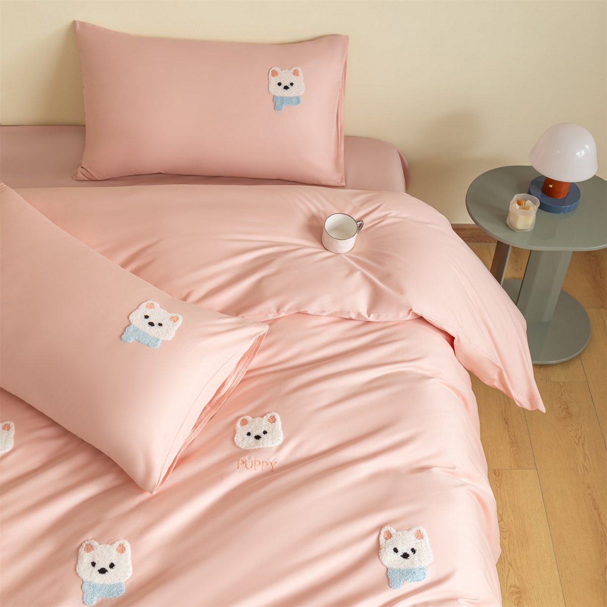 91家纺网 家纺一手货源 找家纺 857家居 2026新款全棉毛巾绣四件套 樱花狗