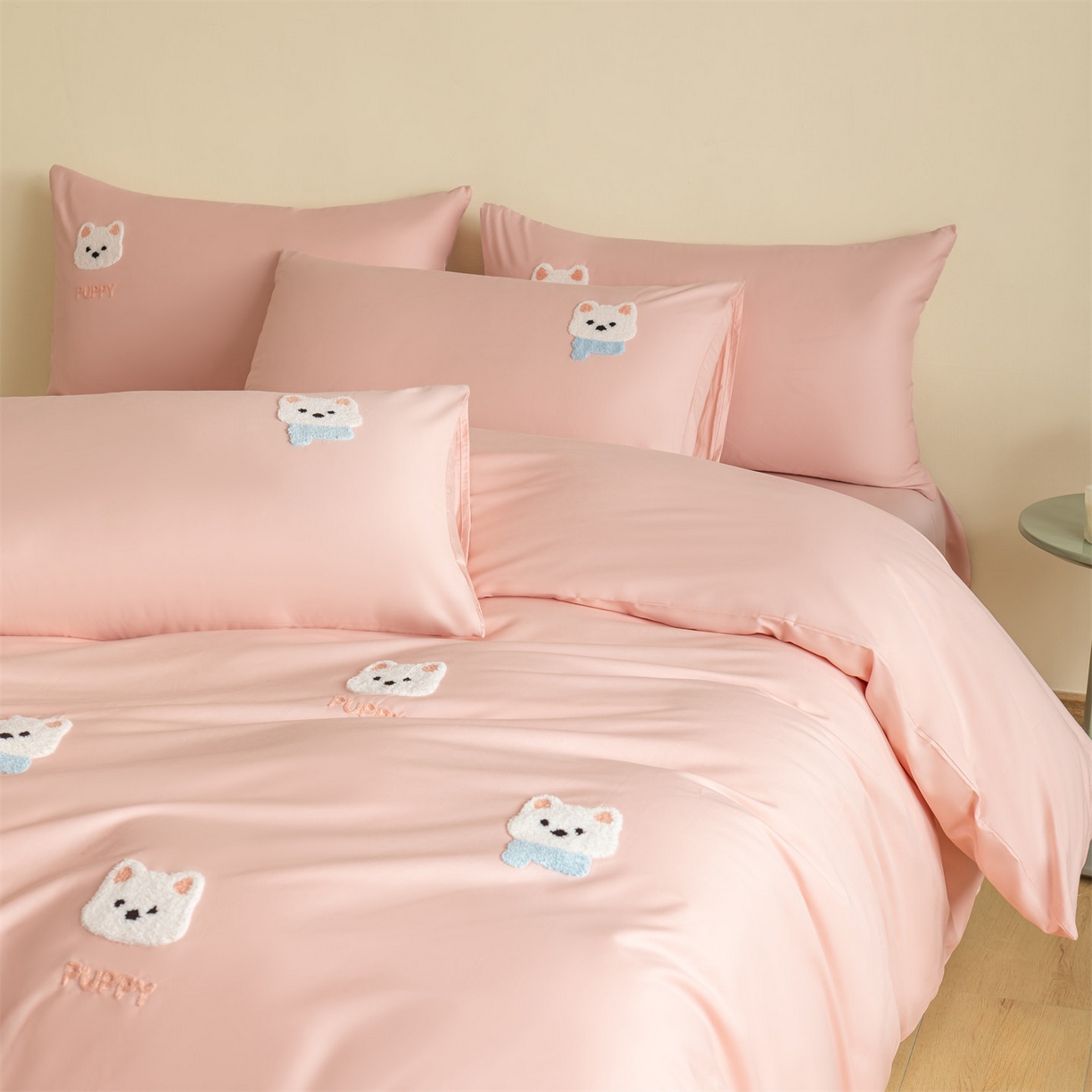 91家纺网 家纺一手货源 找家纺 857家居 2026新款全棉毛巾绣四件套 樱花狗