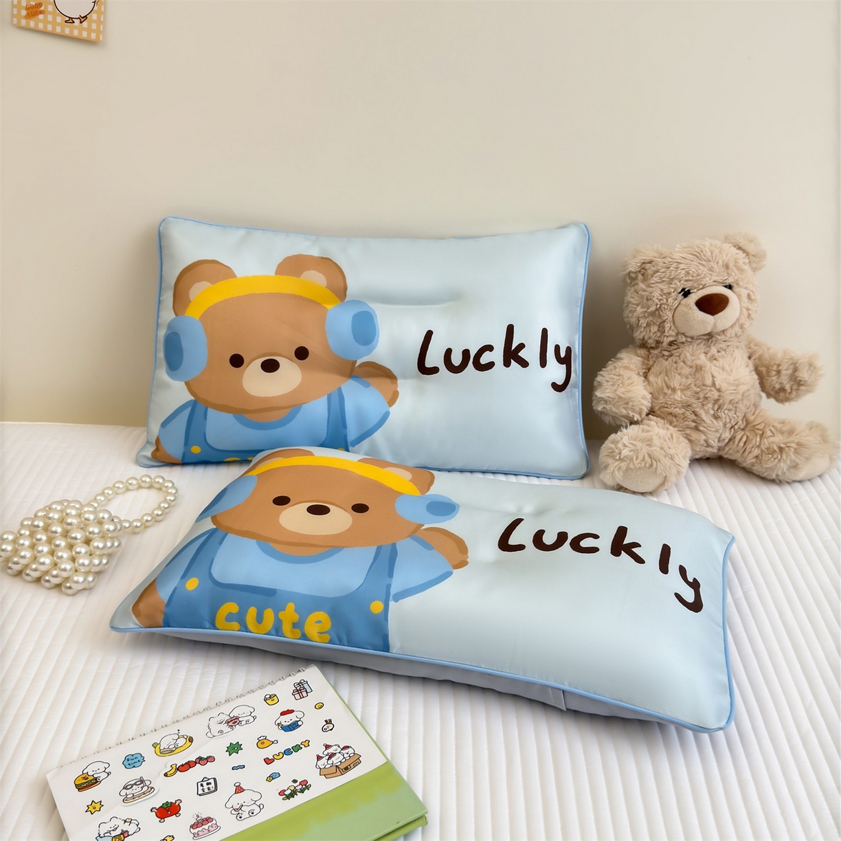 91家纺网 家纺一手货源 找家纺 雯豆家纺 2026新款60支蓝精天丝枕套儿童卡通枕芯定位大版枕头套 天丝-音乐熊