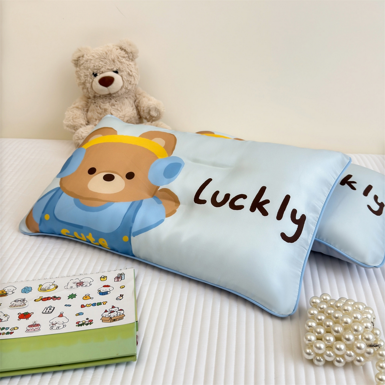91家纺网 家纺一手货源 找家纺 雯豆家纺 2026新款60支蓝精天丝枕套儿童卡通枕芯定位大版枕头套 天丝-音乐熊