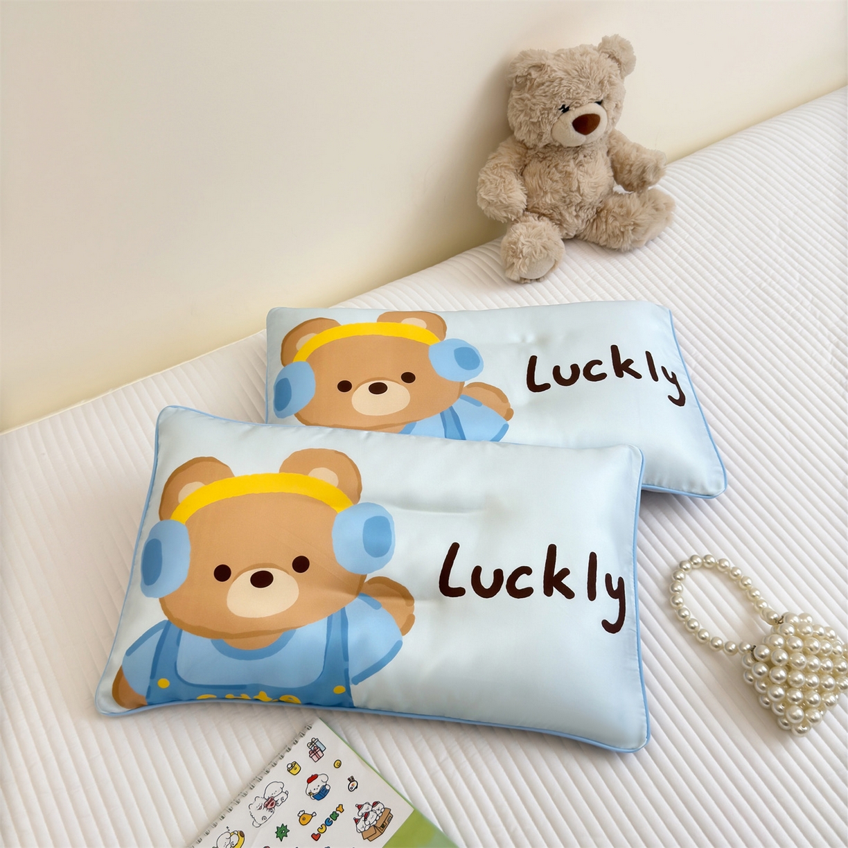 91家纺网 家纺一手货源 找家纺 雯豆家纺 2026新款60支蓝精天丝枕套儿童卡通枕芯定位大版枕头套 天丝-音乐熊