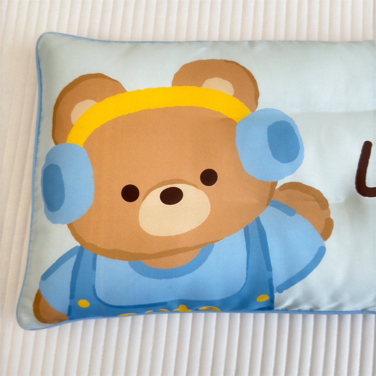 91家纺网 家纺一手货源 找家纺 雯豆家纺 2026新款60支蓝精天丝枕套儿童卡通枕芯定位大版枕头套 天丝-音乐熊