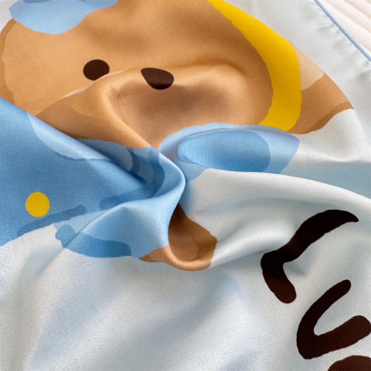 91家纺网 家纺一手货源 找家纺 雯豆家纺 2026新款60支蓝精天丝枕套儿童卡通枕芯定位大版枕头套 天丝-音乐熊