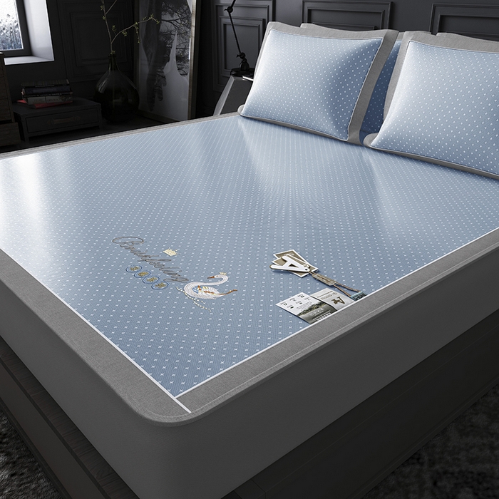 91家纺网 家纺一手货源 找家纺 小牛席业 2026新款加厚款-满天星天鹅刺绣冰丝席系列（床笠款）凉席藤席冰藤席冰丝席竹席草席空调席乳胶席豆豆席 蓝色