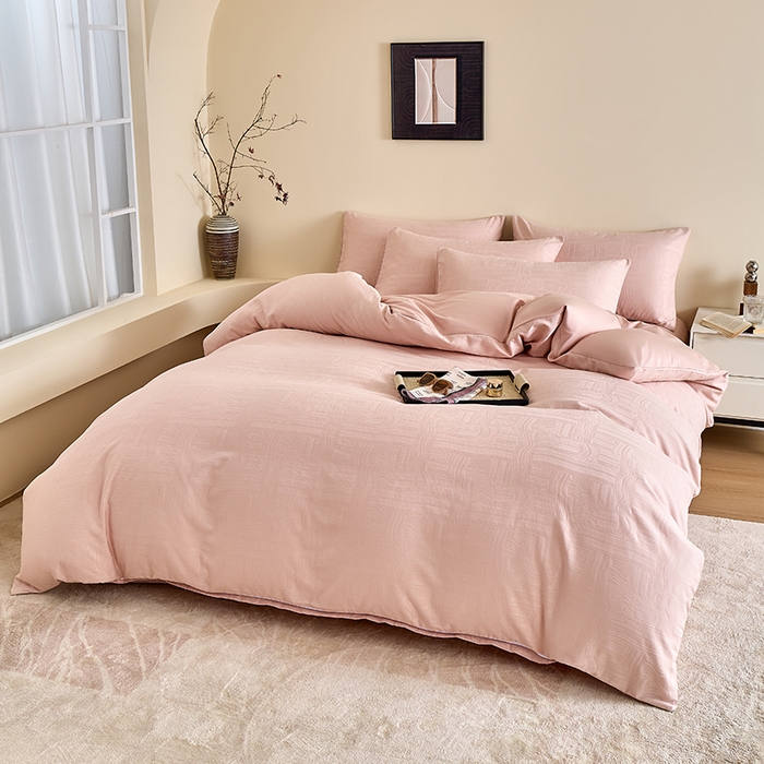 91家纺网 家纺一手货源 找家纺 九沐良品 2026新款A类60支全棉纯棉贡缎大提花四件套 幻纤影-粉