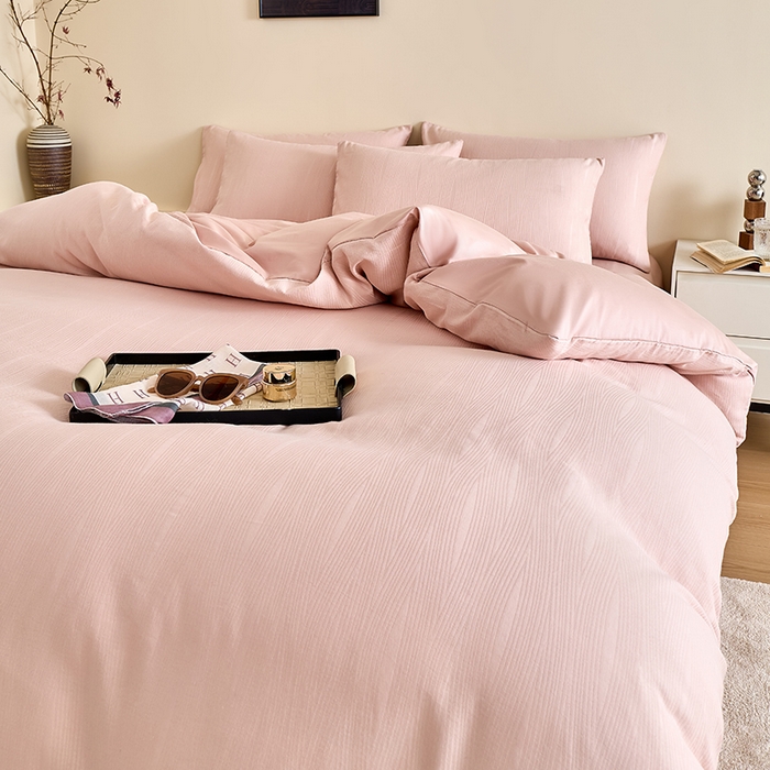 91家纺网 家纺一手货源 找家纺 九沐良品 2026新款A类60支全棉纯棉贡缎大提花四件套 佐冉-粉