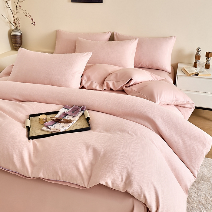 91家纺网 家纺一手货源 找家纺 九沐良品 2026新款A类60支全棉纯棉贡缎大提花四件套 佐冉-粉