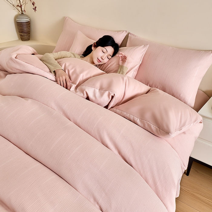 91家纺网 家纺一手货源 找家纺 九沐良品 2026新款A类60支全棉纯棉贡缎大提花四件套 佐冉-粉