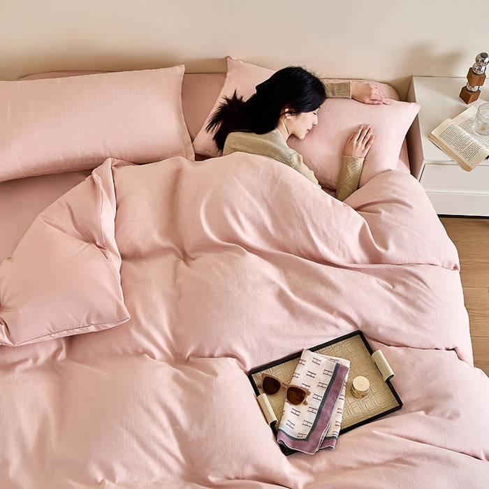 91家纺网 家纺一手货源 找家纺 九沐良品 2026新款A类60支全棉纯棉贡缎大提花四件套 佐冉-粉