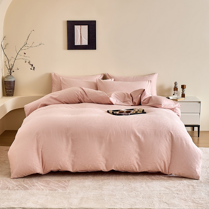 91家纺网 家纺一手货源 找家纺 九沐良品 2026新款A类60支全棉纯棉贡缎大提花四件套 凯迪娜-粉