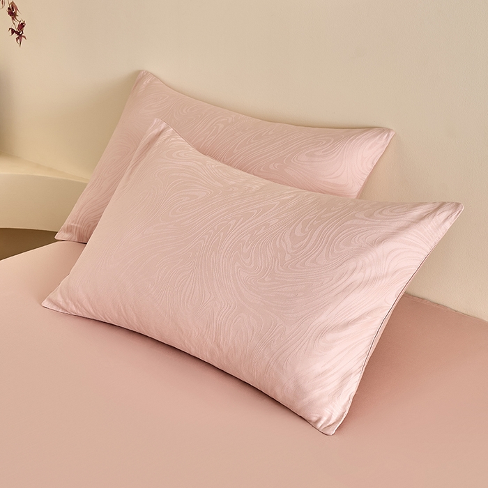 91家纺网 家纺一手货源 找家纺 九沐良品 2026新款A类60支全棉纯棉贡缎大提花四件套 凯迪娜-粉