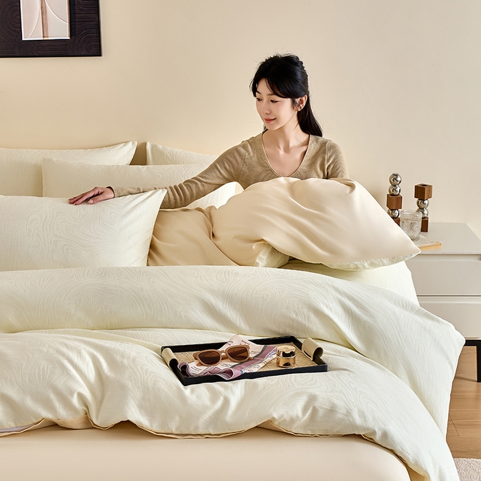 91家纺网 家纺一手货源 找家纺 九沐良品 2026新款A类60支全棉纯棉贡缎大提花四件套 凯迪娜-米白