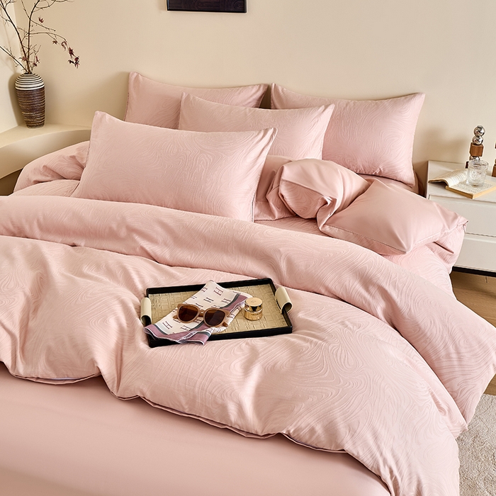 91家纺网 家纺一手货源 找家纺 九沐良品 2026新款A类60支全棉纯棉贡缎大提花四件套 凯迪娜-粉