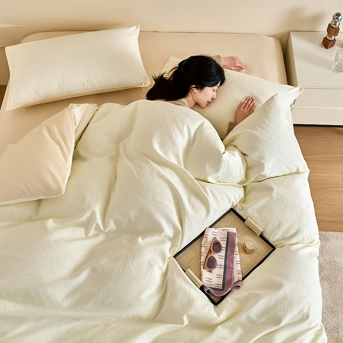 91家纺网 家纺一手货源 找家纺 九沐良品 2026新款A类60支全棉纯棉贡缎大提花四件套 凯迪娜-米白