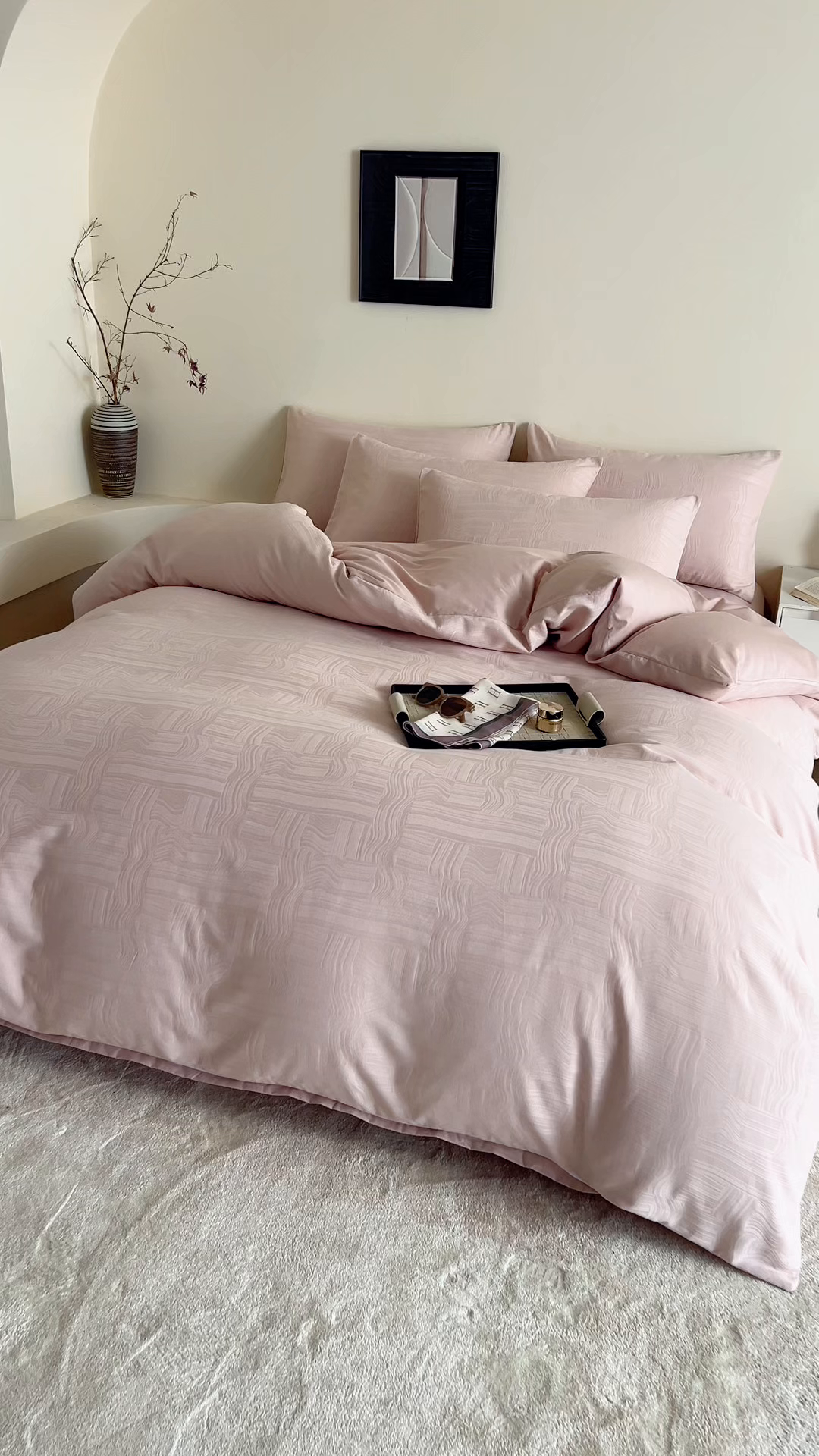 91家纺网 家纺一手货源 找家纺 九沐良品 2026新款A类60支全棉纯棉贡缎大提花四件套 幻纤影-粉