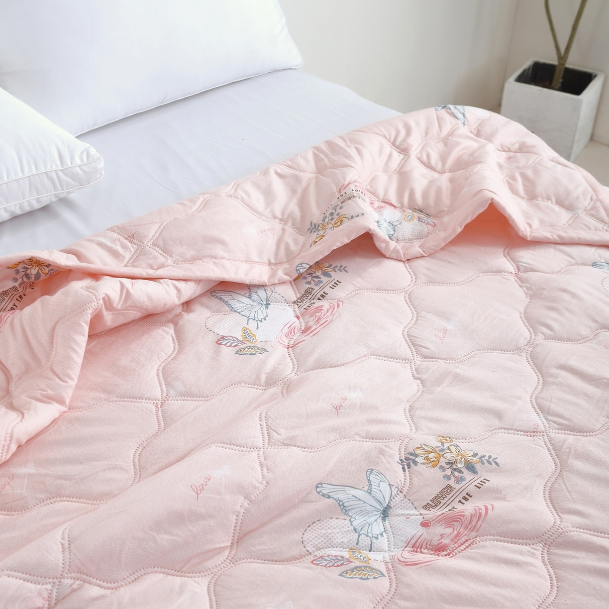 91家纺网 家纺一手货源 找家纺 好欣怡家纺 2026新款海藻棉夏被夏凉被 粉蝶漫舞