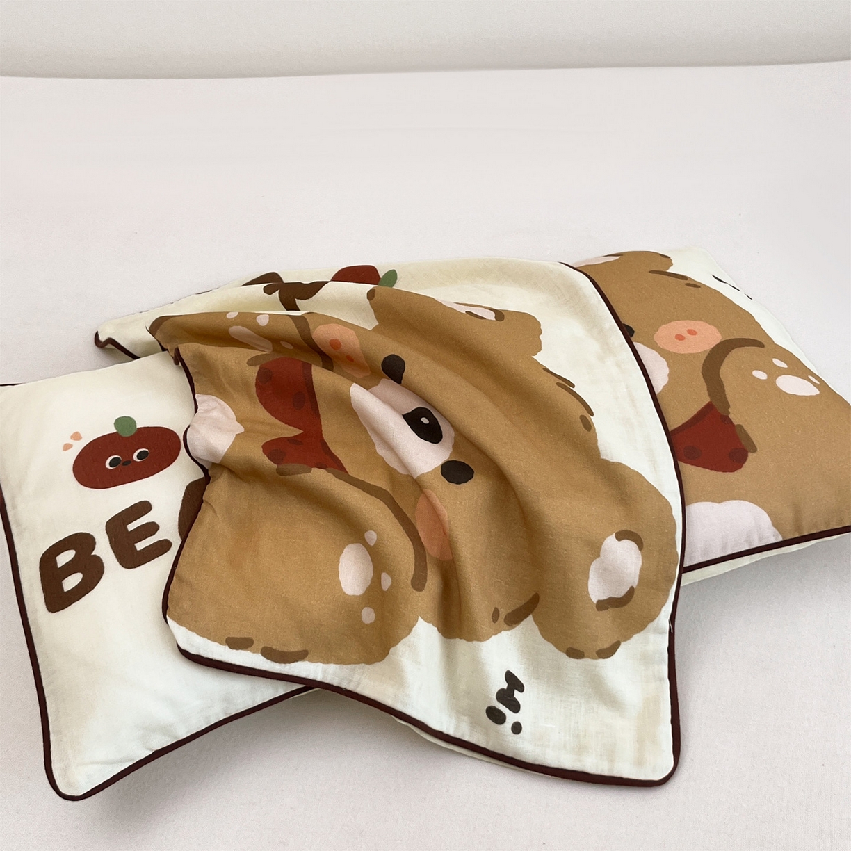 91家纺网 家纺一手货源 找家纺 雯豆家纺 2026新款全棉双层纱布枕套儿童卡通枕芯定位纯棉大版枕头套 双层纱-快乐熊