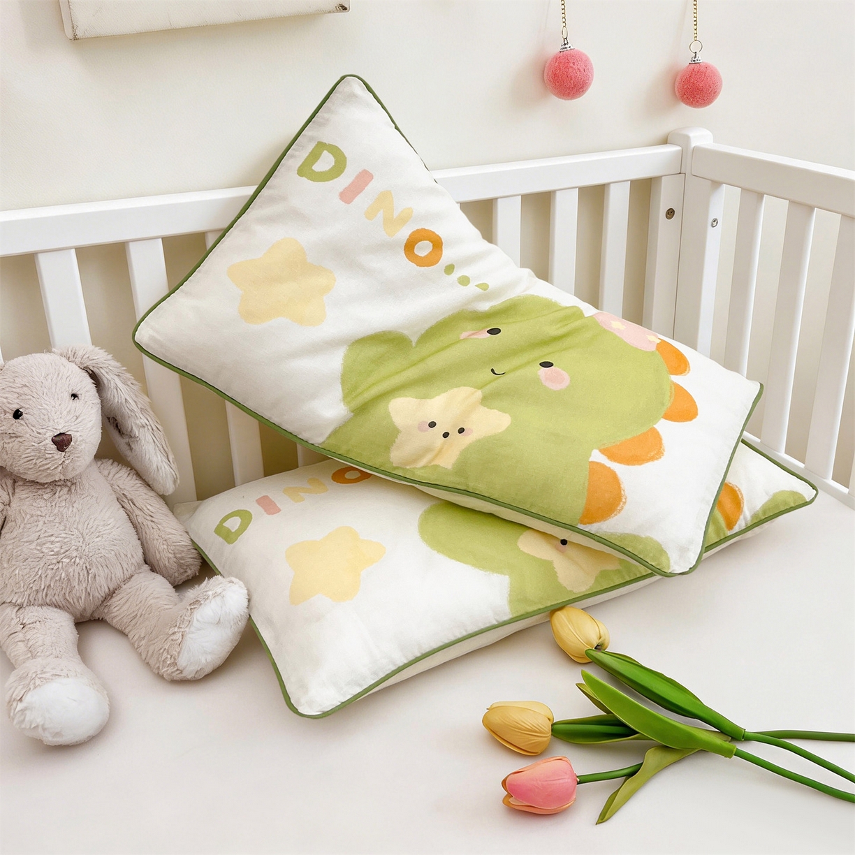 91家纺网 家纺一手货源 找家纺 雯豆家纺 2026新款全棉双层纱布枕套儿童卡通枕芯定位纯棉大版枕头套 双层纱-小恐龙