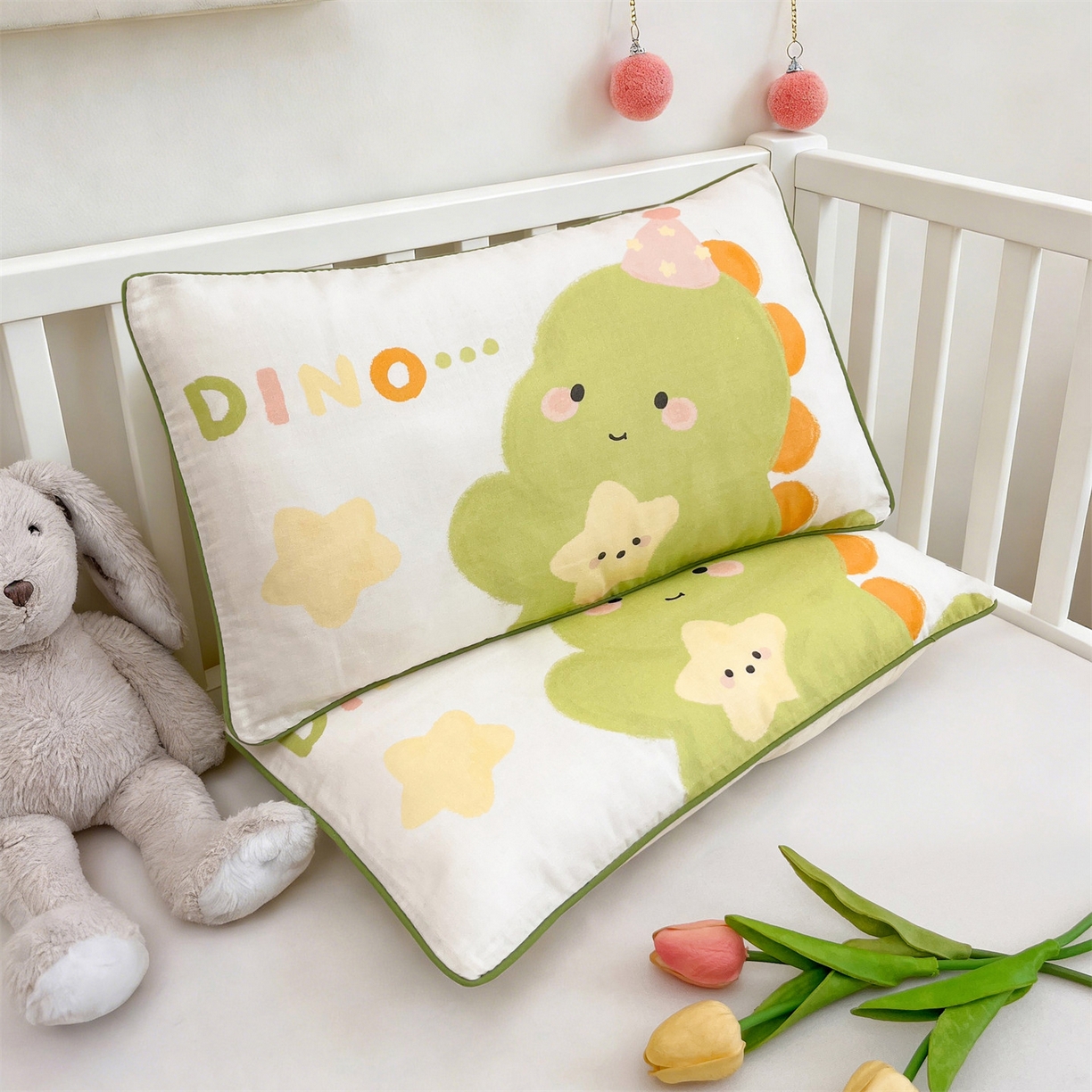 91家纺网 家纺一手货源 找家纺 雯豆家纺 2026新款全棉双层纱布枕套儿童卡通枕芯定位纯棉大版枕头套 双层纱-小恐龙