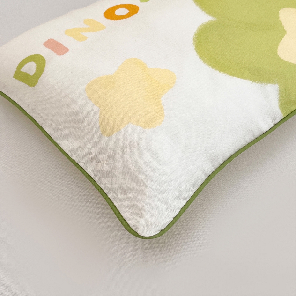 91家纺网 家纺一手货源 找家纺 雯豆家纺 2026新款全棉双层纱布枕套儿童卡通枕芯定位纯棉大版枕头套 双层纱-小恐龙