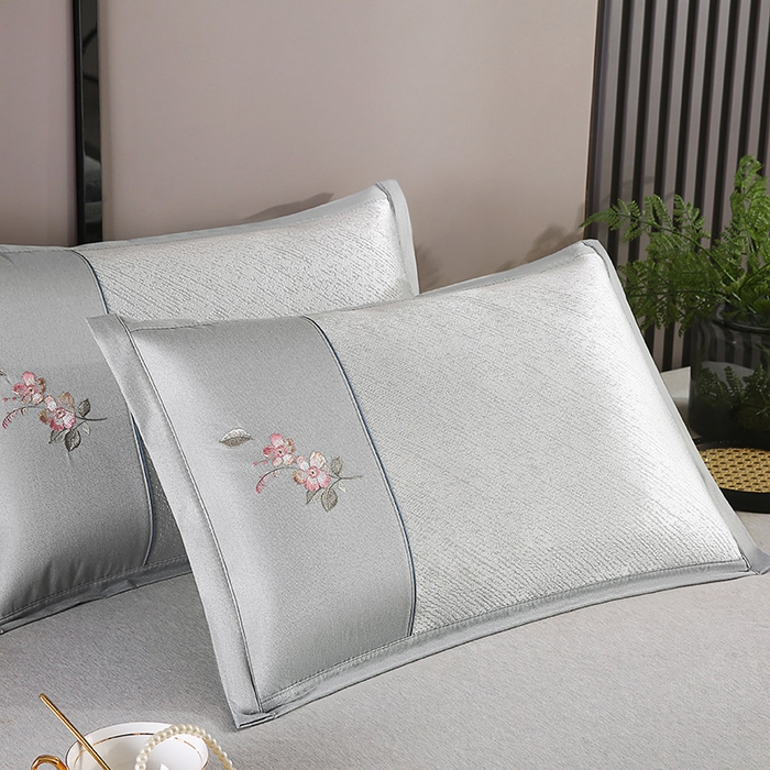 91家纺网 家纺一手货源 找家纺 小牛席业 2026新款冰藤夏凉枕【中式刺绣】系列枕套凉枕套夏天枕套冰丝枕套竹枕套藤枕套冰藤枕套 中式刺绣冰藤夏凉枕（小斜纹冰藤银灰）