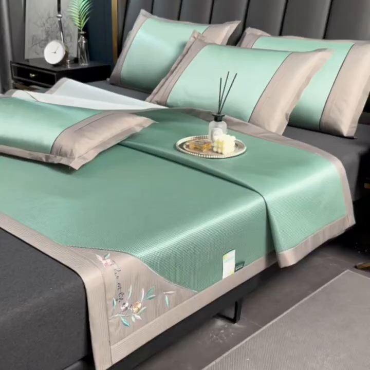 91家纺网 家纺一手货源 找家纺 小牛席业 2026新款小千鸟格-甜蜜夏日冰丝席系列凉席藤席冰藤席竹席空调席草席冰丝席豆豆席乳胶席三件套 甜蜜夏日冰丝席-绿色