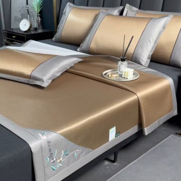 91家纺网 家纺一手货源 找家纺 小牛席业 2026新款小千鸟格-甜蜜夏日冰丝席系列凉席藤席冰藤席竹席空调席草席冰丝席豆豆席乳胶席三件套 甜蜜夏日冰丝席-咖色