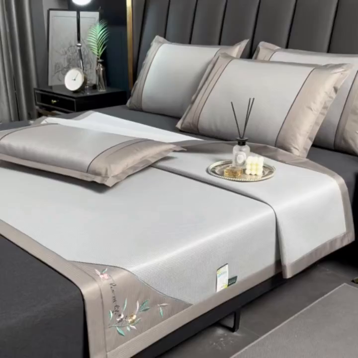 91家纺网 家纺一手货源 找家纺 小牛席业 2026新款小千鸟格-甜蜜夏日冰丝席系列凉席藤席冰藤席竹席空调席草席冰丝席豆豆席乳胶席三件套 甜蜜夏日冰丝席-灰色